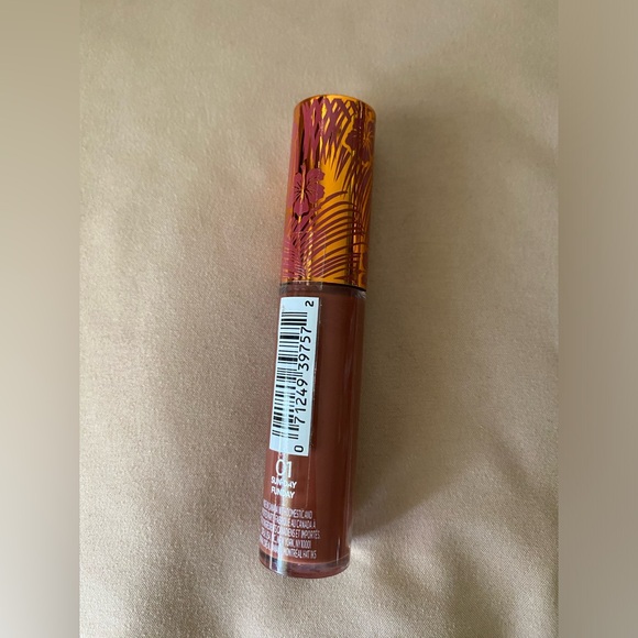 NWT L’Oréal paris glowing lip gloss - Picture 3 of 5